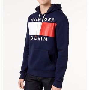 Tommy Hilfiger logo hooded sweatshirt.
